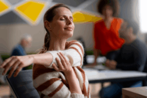 mulher praticando saúde mental no trabalho